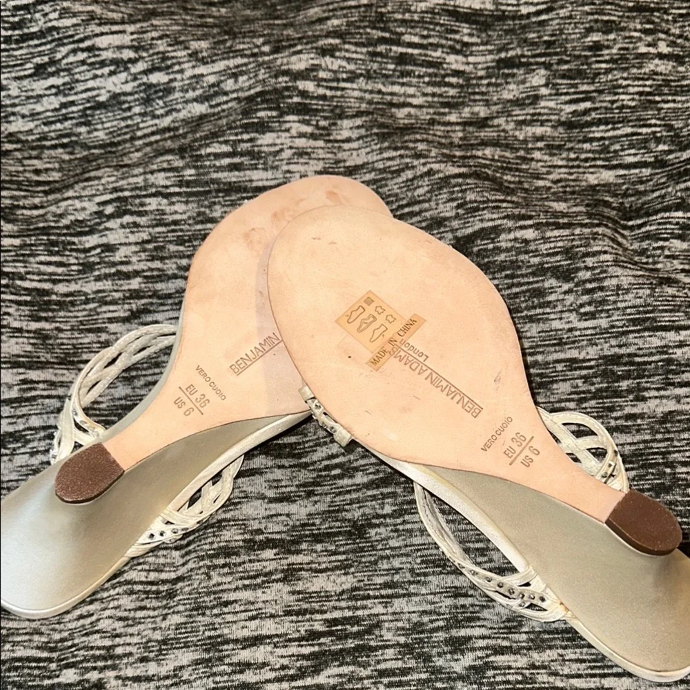 Benjamin Adams London
Womens Ivory Wedding
Open Toe Strappy Heels Size US6 EU36 - Picture 8 of 8